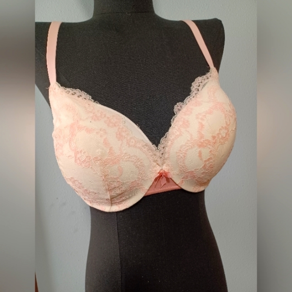 2 Maidenform Love The Lift Bras